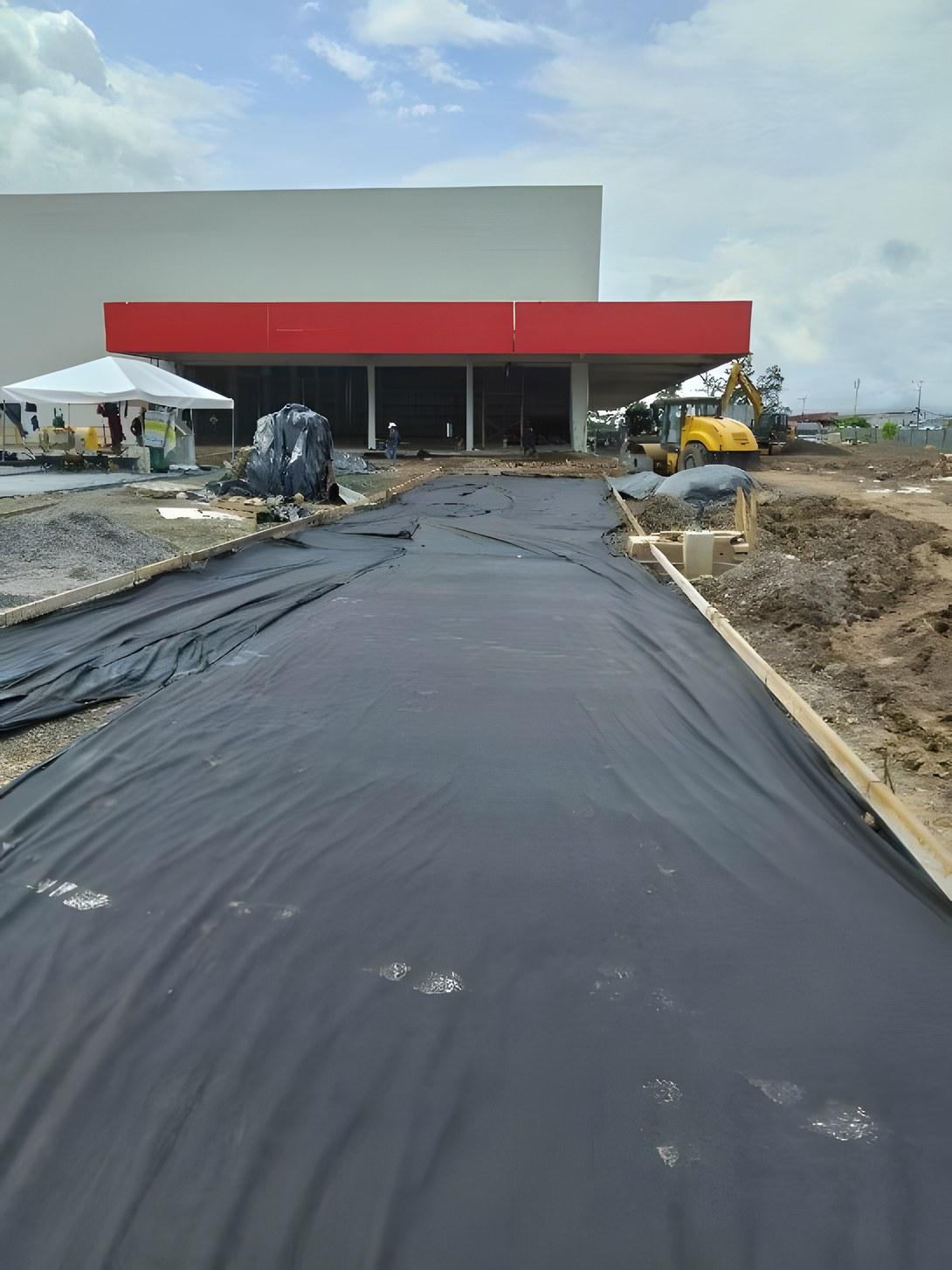 Pequeño Mundo, Pérez Zeledón · Comercial · parqueo permeable