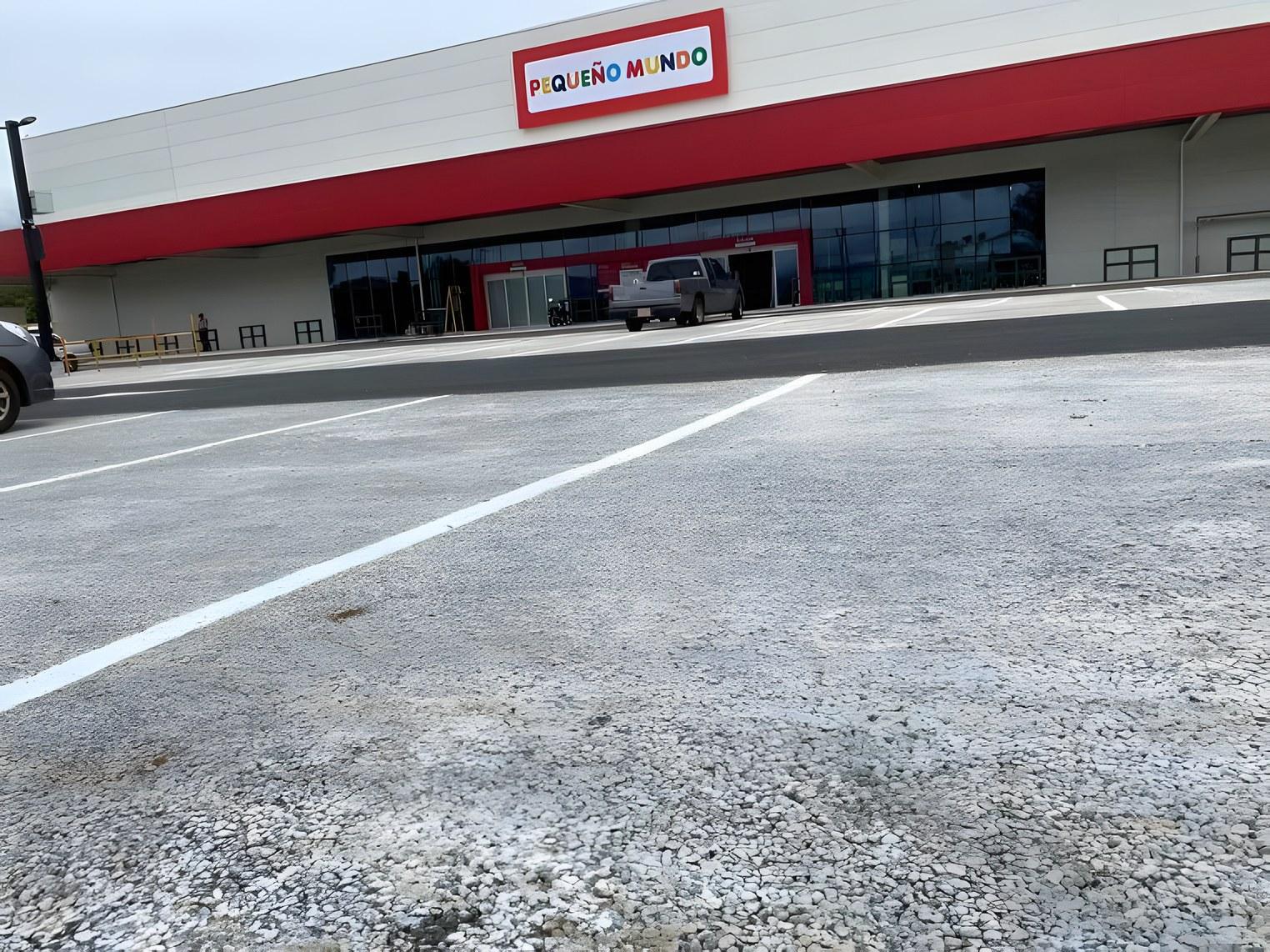 Pequeño Mundo, Pérez Zeledón · Comercial · parqueo permeable