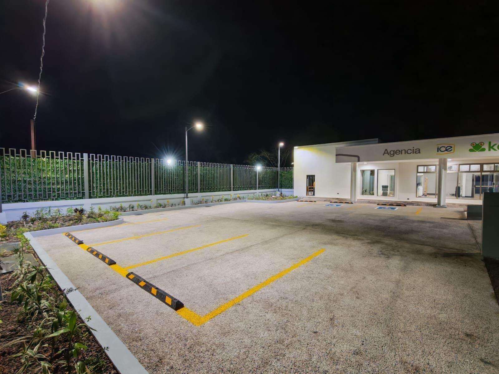 Agencia ICE · Institucional · parqueo permeable