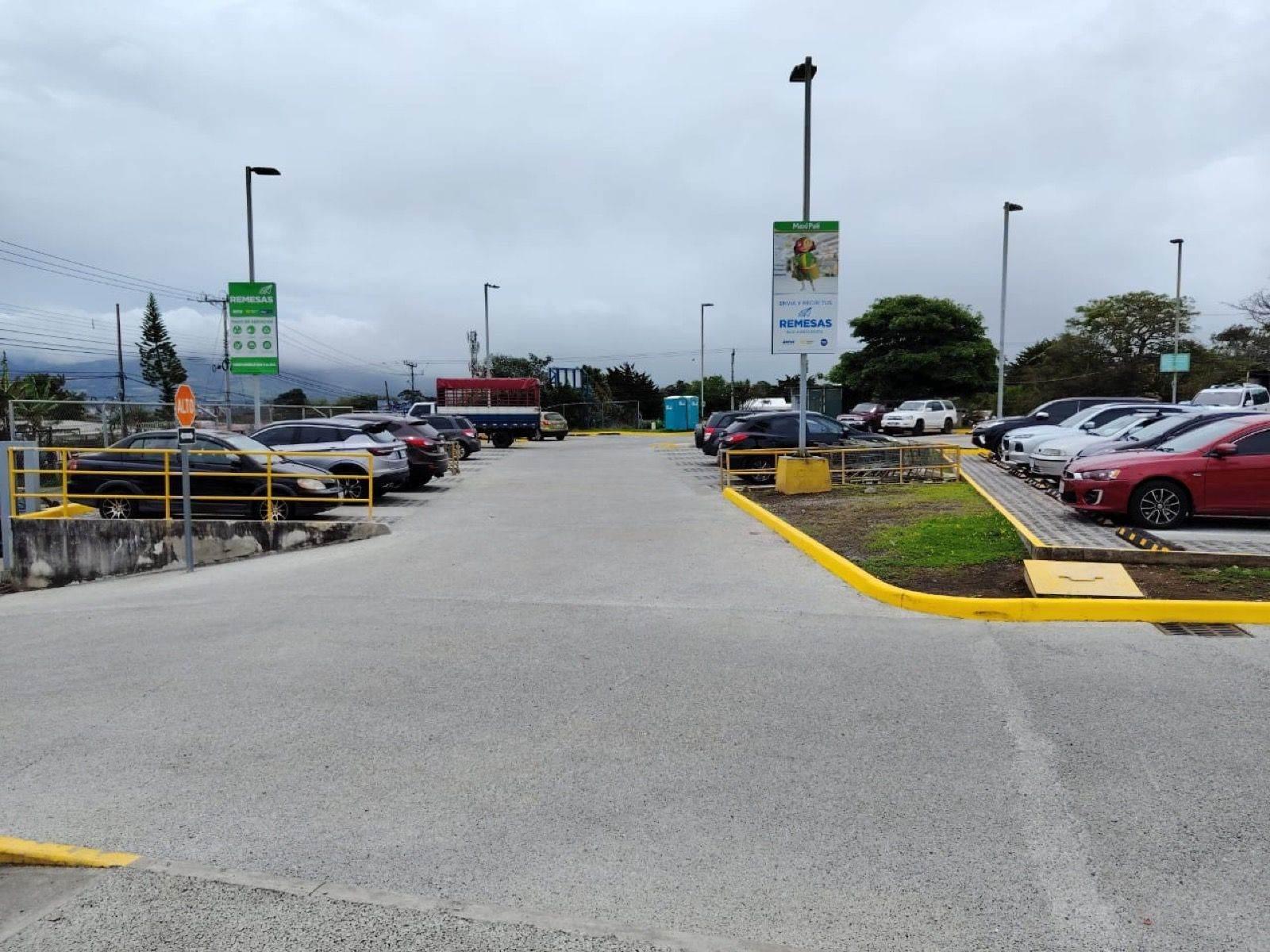 Estacionamientos · Parqueo permeable de alto tránsito