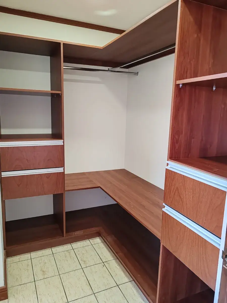 Vestidor a medida en madera