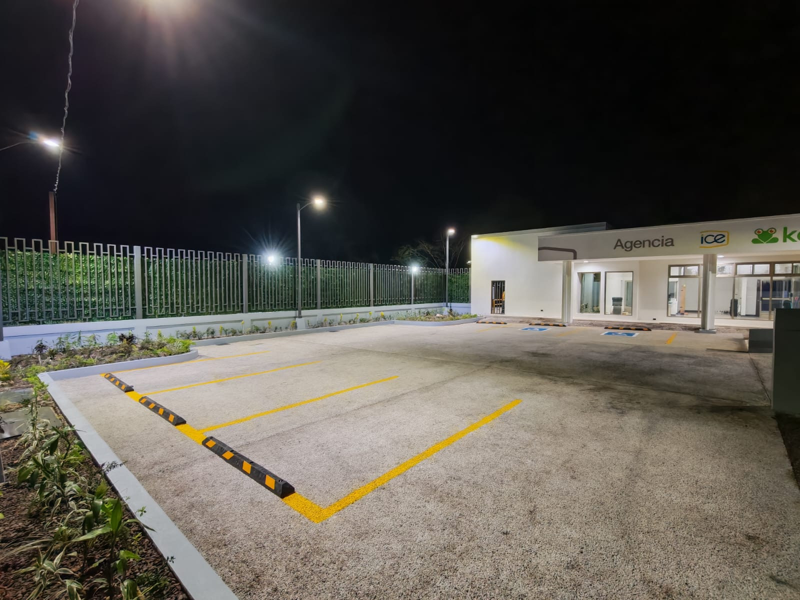 Agencia ICE — Institucional · parqueo permeable